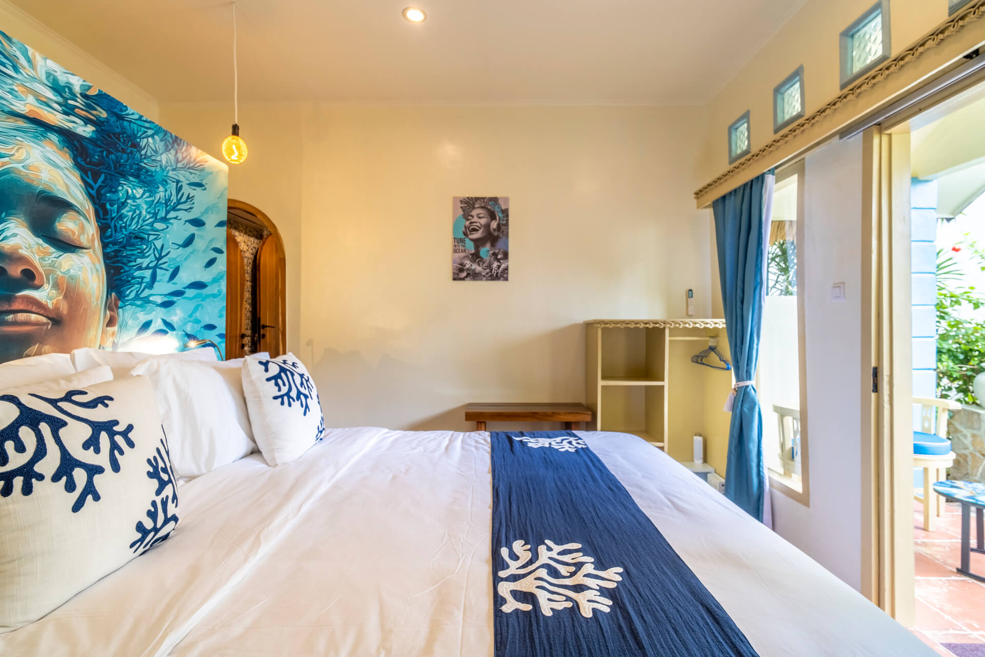 Aqua-House-02-Bedroom-06