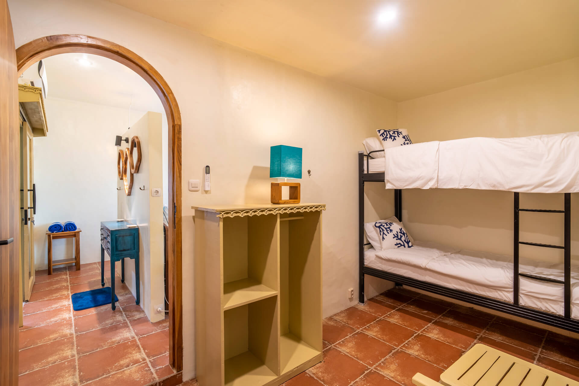 Aqua-House-04-Bedroom-03